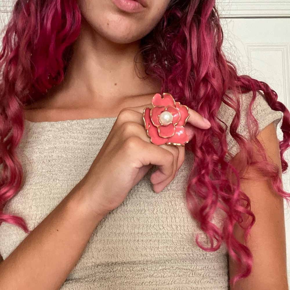 Unique vintage rose ring with pearl on the inside.